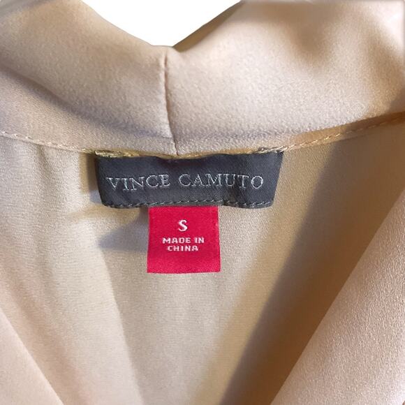 Vince Camuto Pleated V-Neck Sleeveless Beige Blouse Top Hi Low Women’s Sz S-READ - Picture 4 of 8